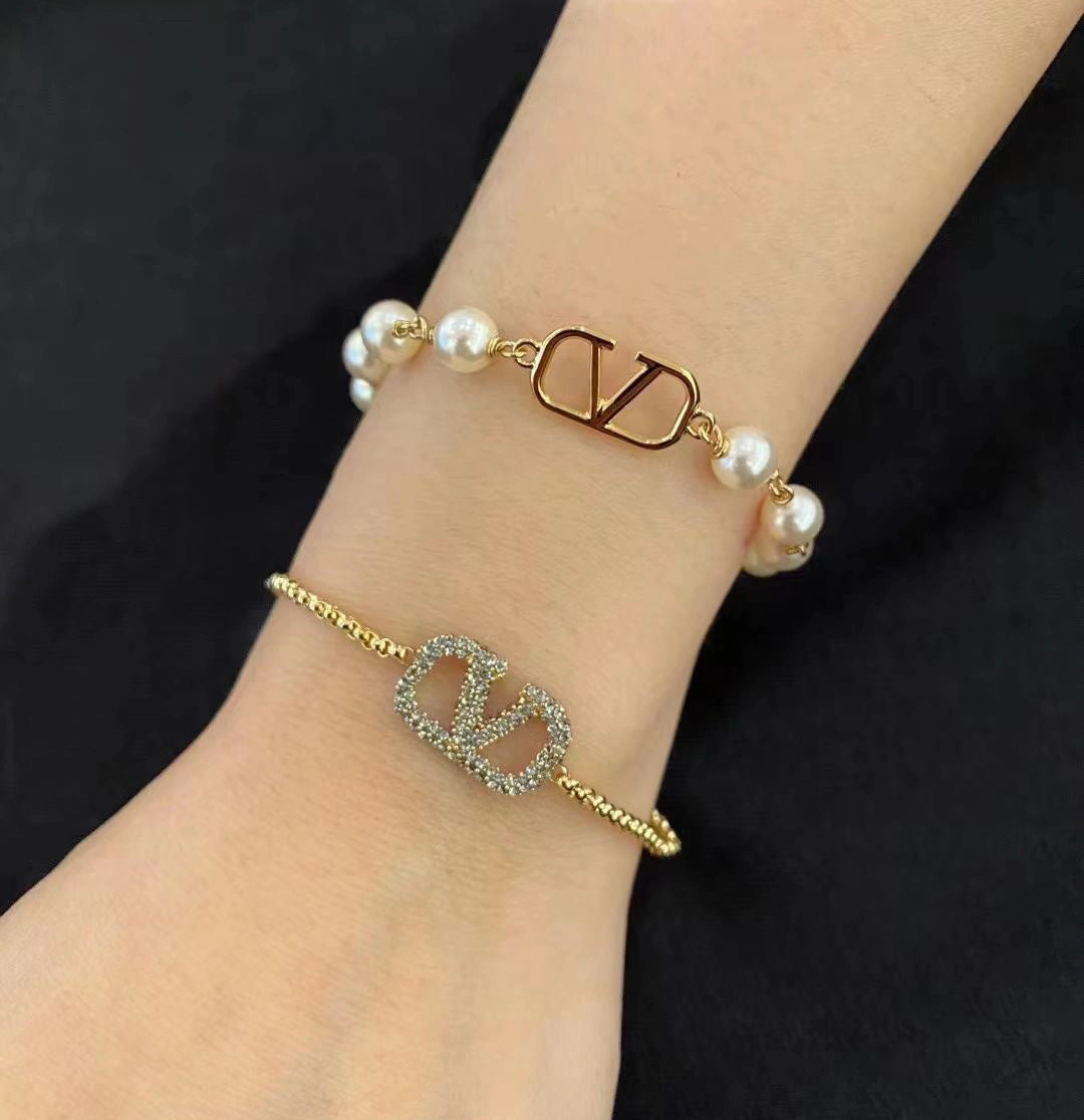 Pearl V bracelet